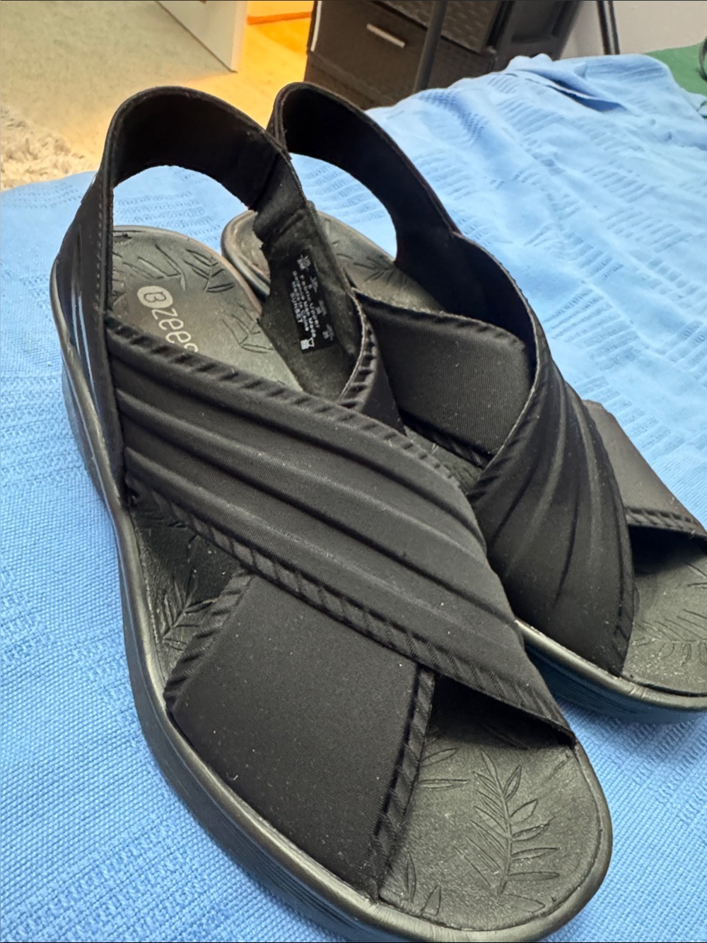 SZ 8 Bzees Sunset Wedge Sandal Like New